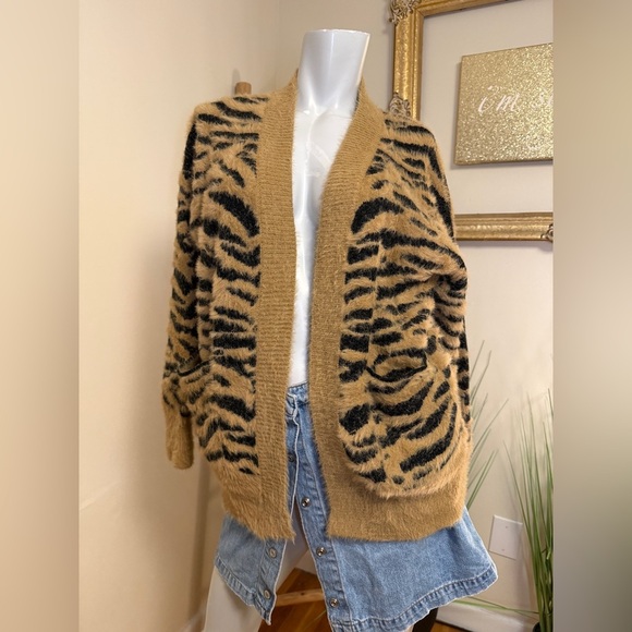 Lulu's Fierce Feelings Tan Tiger Print Eyelash Knit Cardigan Sweater S/M - Picture 6 of 9